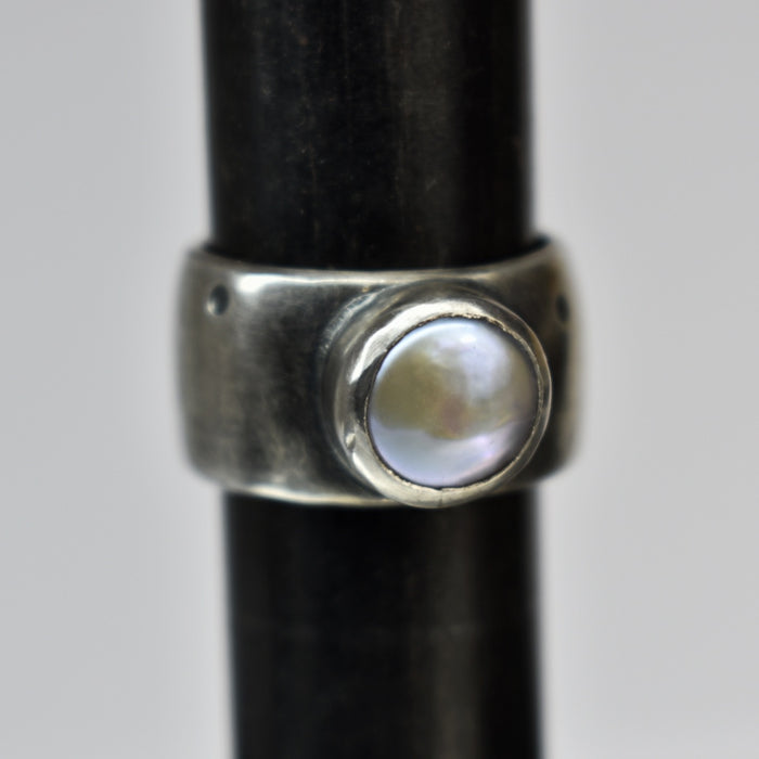 Grey button pearl ring