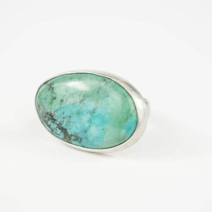 Oval turquoise ring